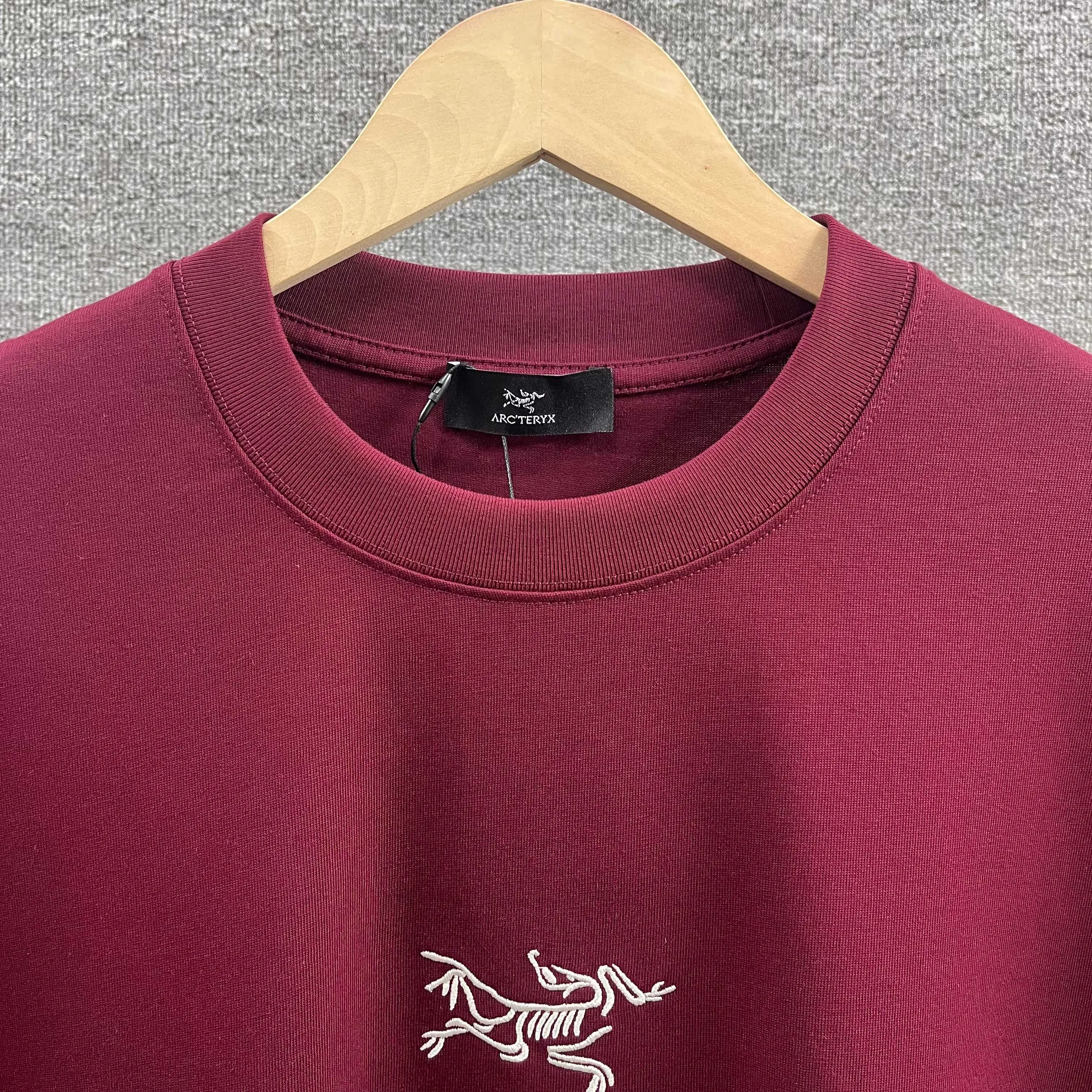 AR*C'TE*RYX* * 2026 New Arrival Classic logo T Same Style ：Black White Red Size： S （90-130 ） M （120-150 ） L （140-165 ） XL （160-180 ） XXL （180 ）